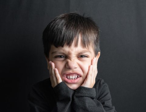 Niños con dientes podridos